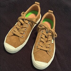 Cariuma Camel Suede Women's Oca Low Sneakers
